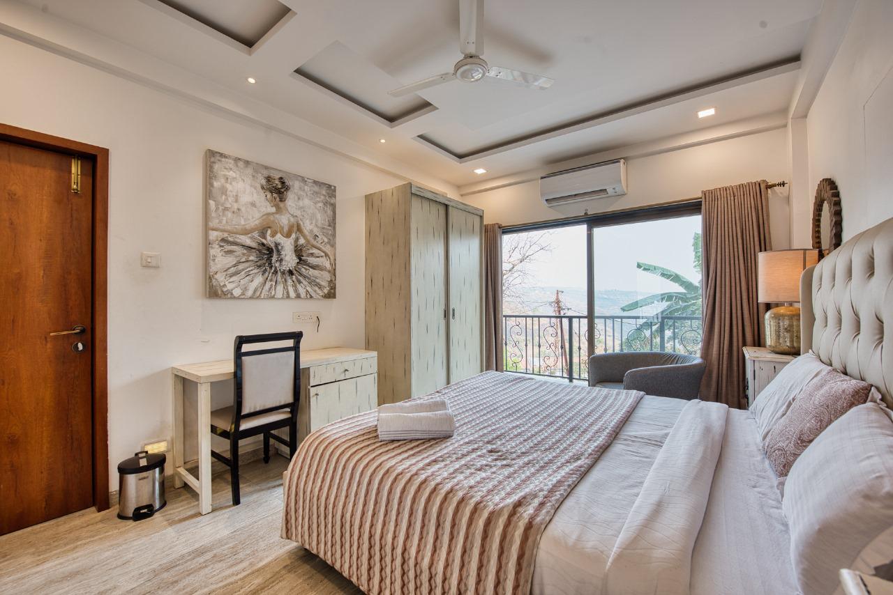 Luxurious 5 Bedrooms Arlington Contemporary Villa in Panchgani