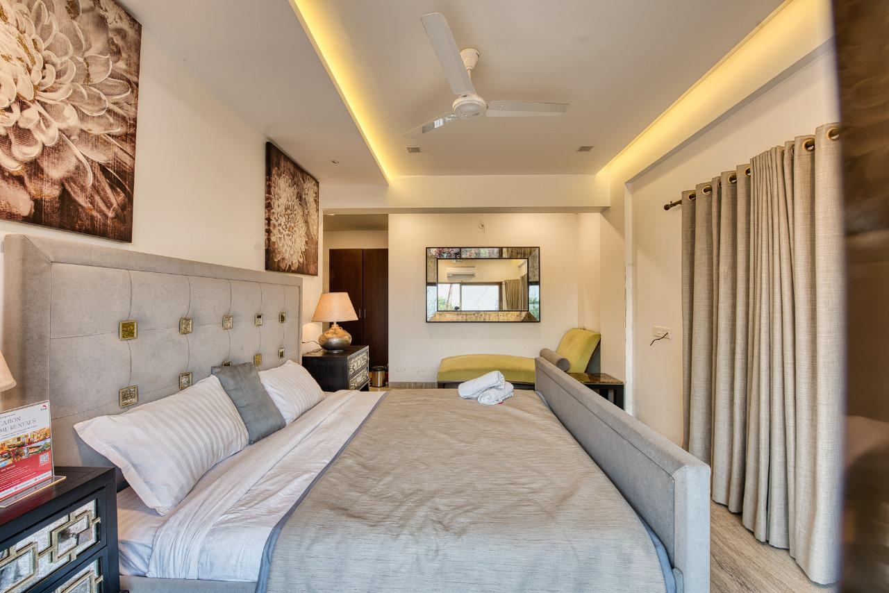 Luxurious 5 Bedrooms Villa in Panchgani - Contemporary Villa