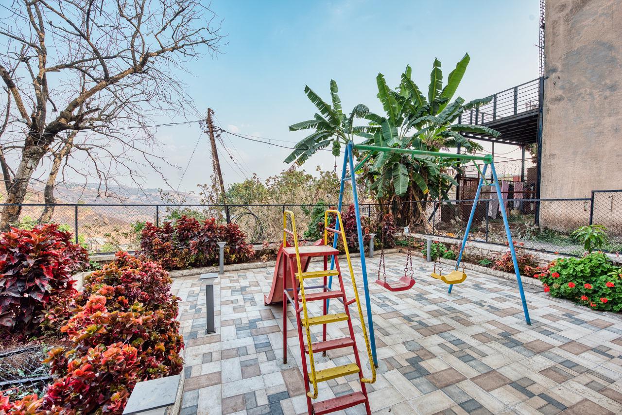 Luxurious 5 Bedrooms Villa in Panchgani - Contemporary Villa