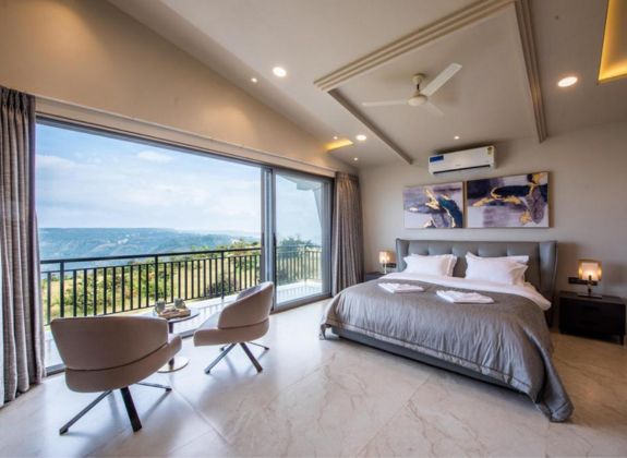 Arlington Luxe Valley View